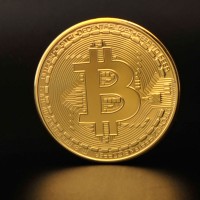 Đồng Tiền Bitcoin Mạ Vàng
